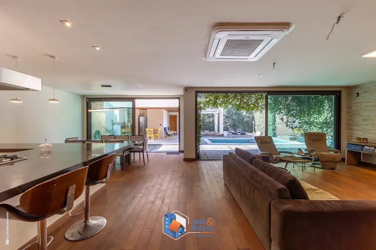 Imagem Casa para venda em Santo Amaro com 6 quartos, sendo 4 suítes, 420m²