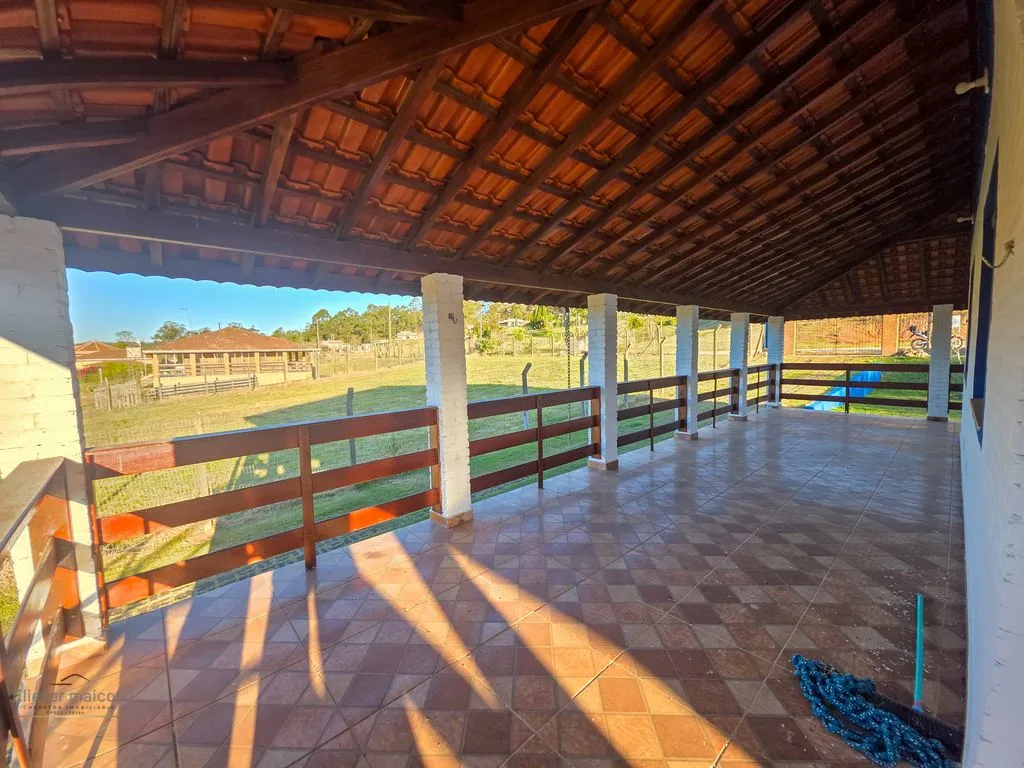 Imagem Casa estilo colonial a venda no condomínio Campo Alegre em Poços de Caldas
