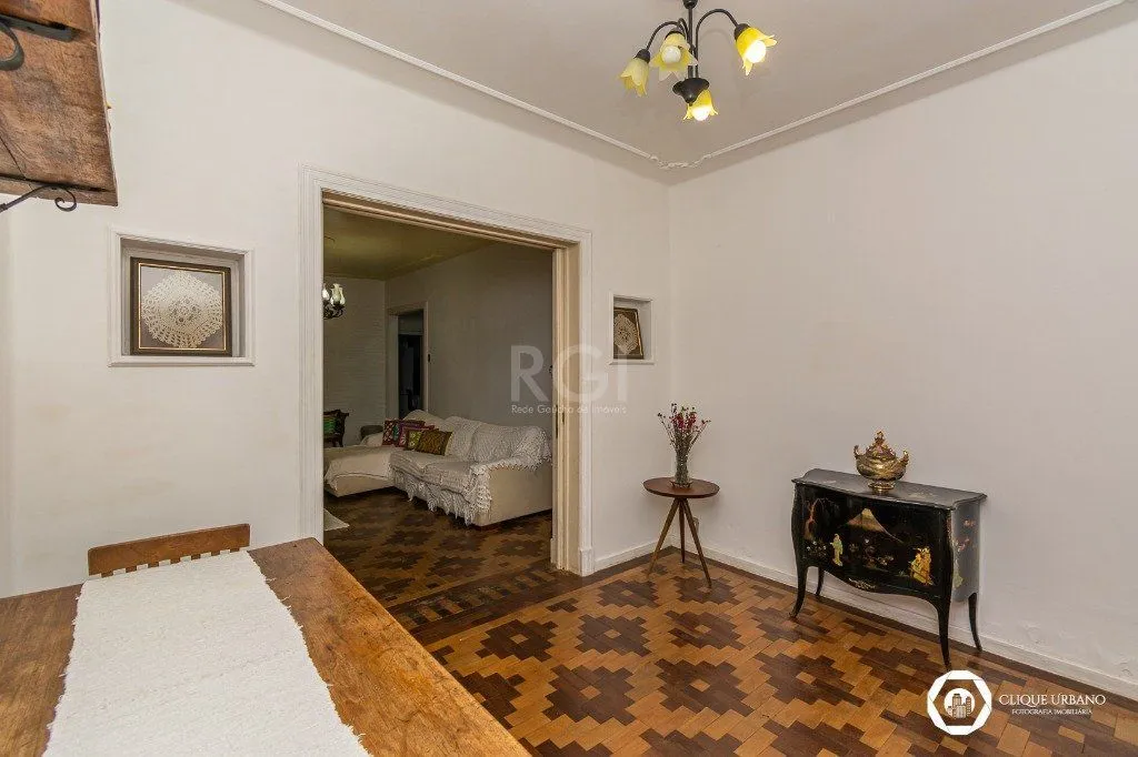 Imagem Casa para Venda de 3 dormitórios, no bairro Petrópolis