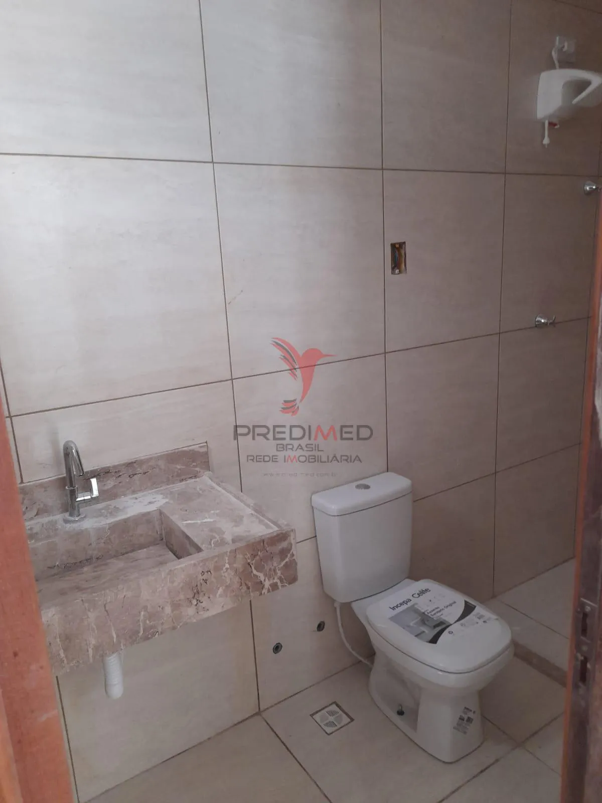 Imagem Casa com piscina,aceita carro, apartamento no negócio, 2 Suites, 3 Vagas de Garagem