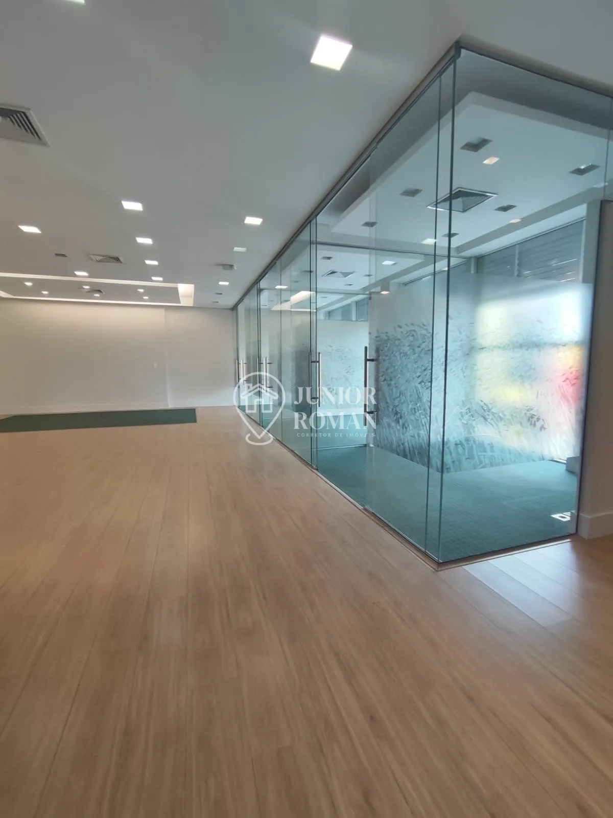 Imagem PRÉDIO COMERCIAL 2.579M² COM 35 VAGAS - EX AGÊNCIA BANCÁRIA EM SBC