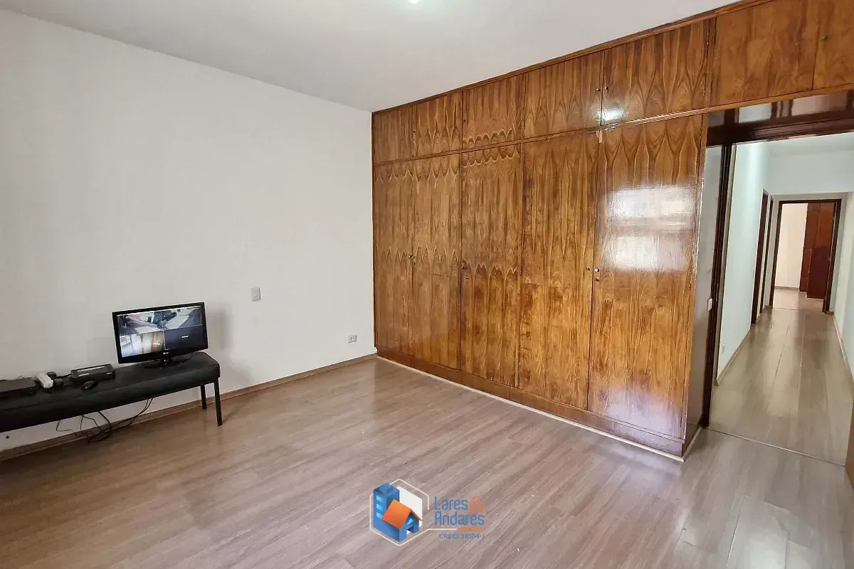 Imagem Sobrado para venda em Vila Baruel com 6 quartos, sendo 2 suítes, 240m²