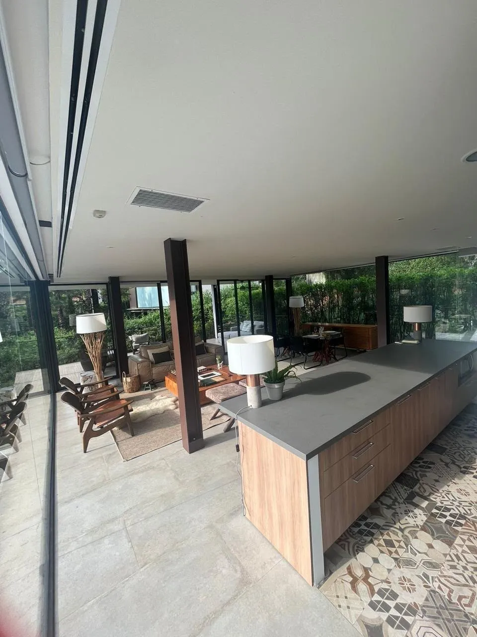 Imagem Casa de luxo à venda na Fazenda Boa Vista com 5 suítes, 500 m², projeto de Gui Mattos, hidromassagem e integração com a natureza