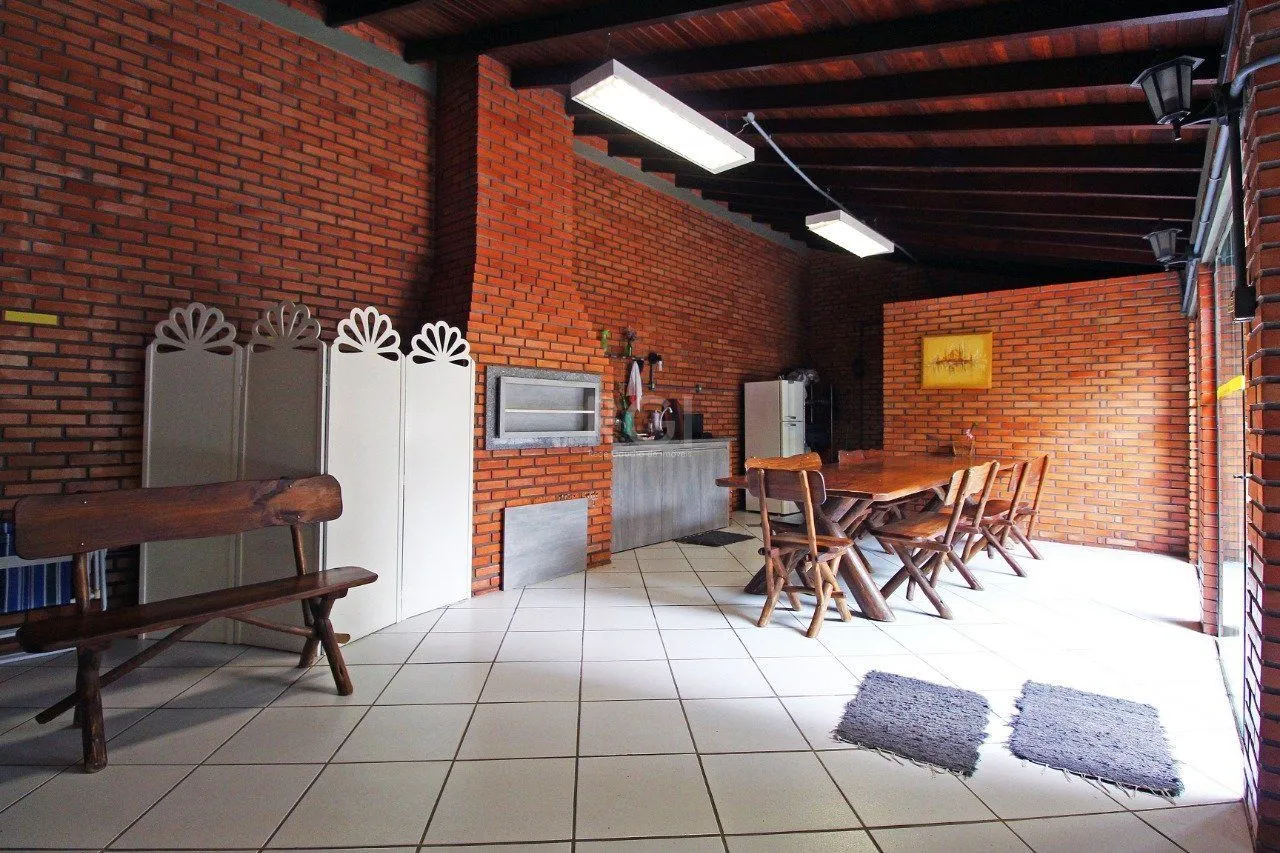 Imagem Casa para Venda - 464.5m², 3 dormitórios, sendo 1 suites, 3 vagas - Petrópolis