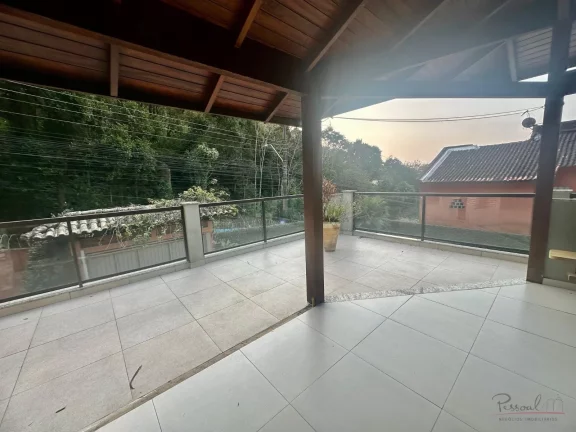 Imagem Ótima casa com 4 Suítes, Piscina e Vista para o Mar no Centro de Florianópolis Localizada no cent...