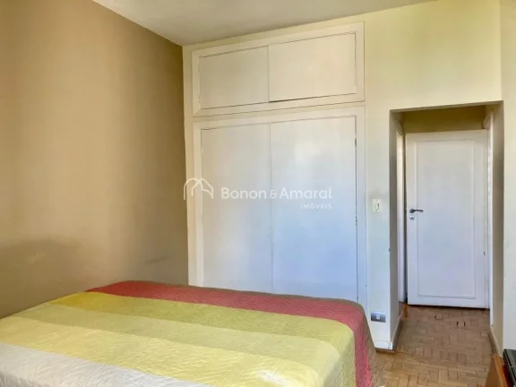 Imagem Localizado em uma torre única, este excelente apartamento oferece vista permanente para a charmosa ...