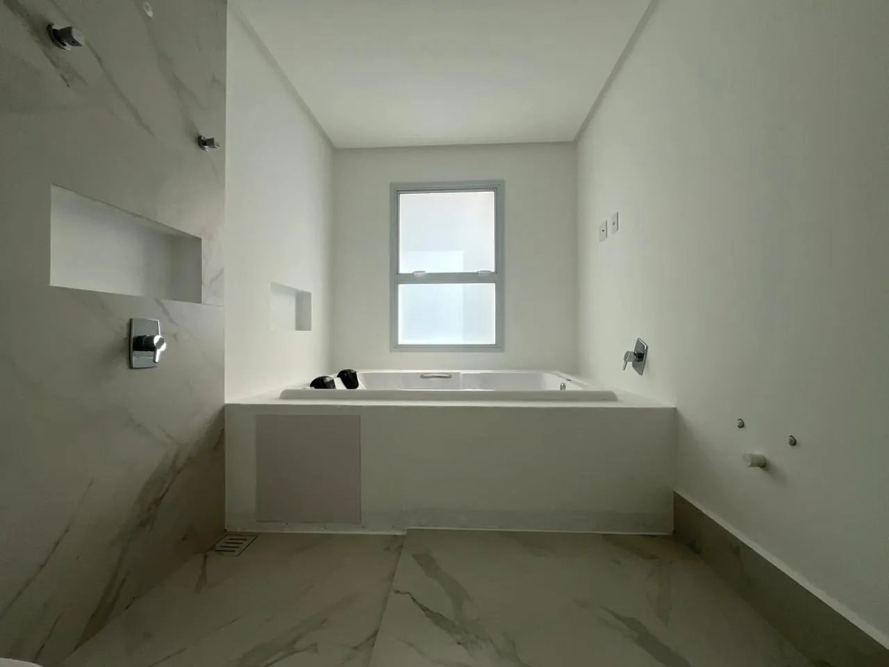 Imagem Apartamento com vista para o mar à venda com 243m2 por R$ 3.645.000,00