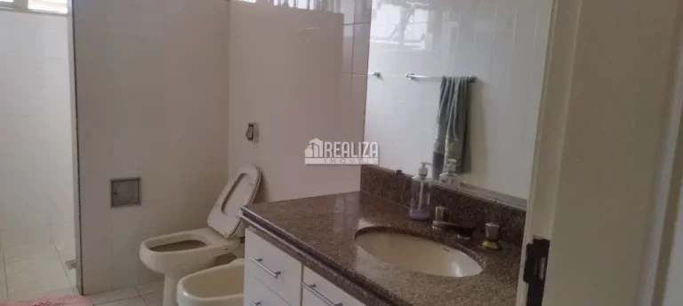 Imagem Casa Residencial / Comercial à venda com 3 dormitórios na Mercês, Uberaba