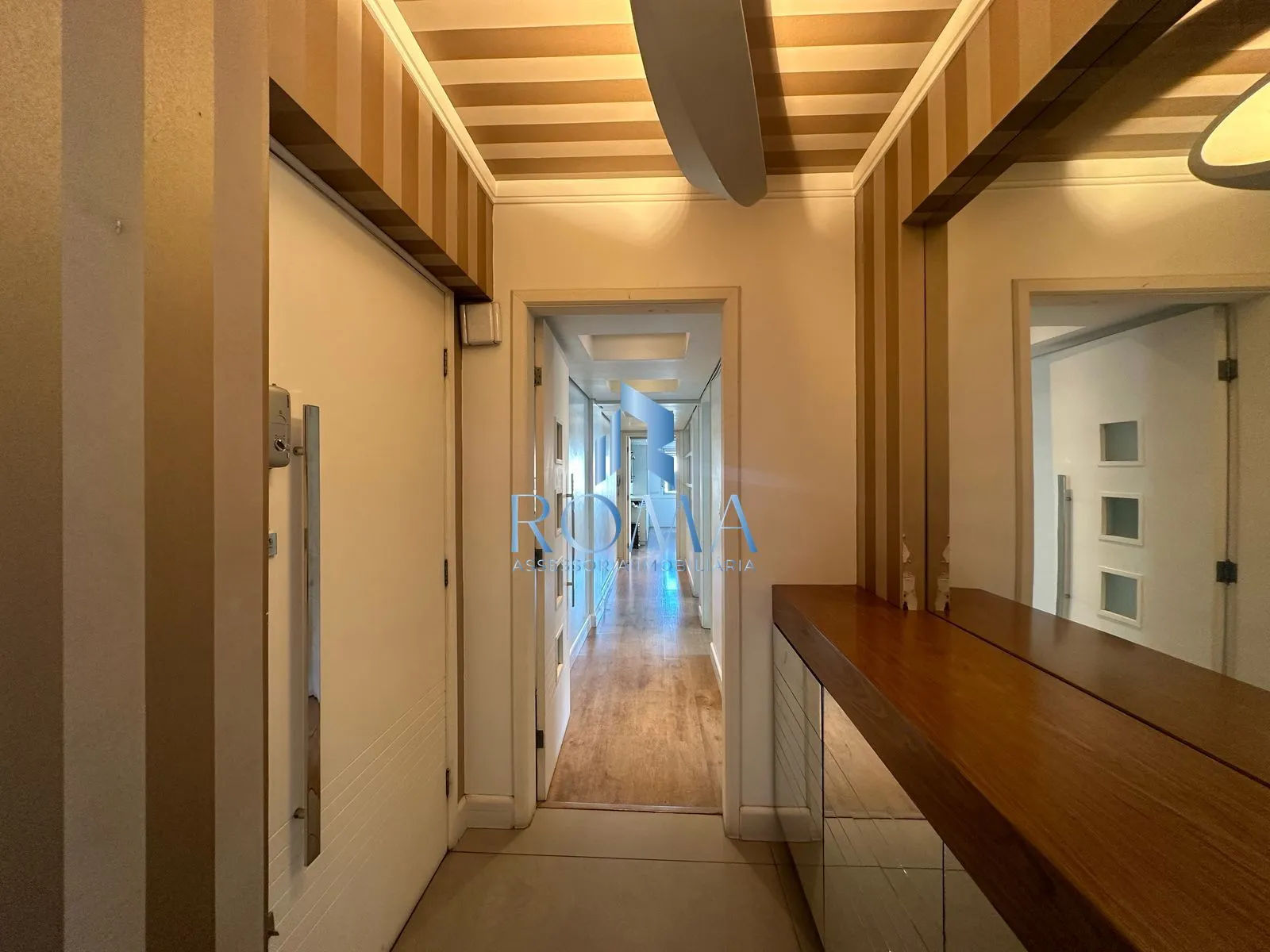 Imagem Apartamento semimobiliado de 03 dormitórios no Centro de Santa Maria.