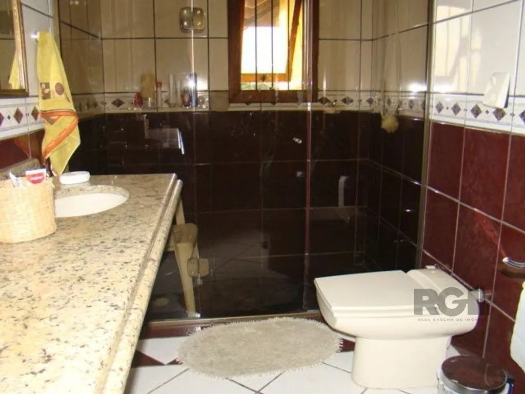 Imagem Casa de 370m² - 4 dormitórios, 2 suítes e 4 vagas de garagem no bairro Espírito Santo
