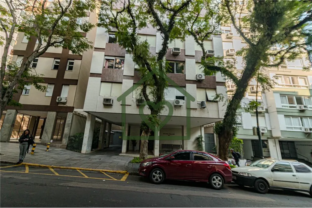 Amplo apartamento de 120m2, de frente, com 3 dormitÃ³rios, sendo 1 suÃ­te, vaga de garagem e dependÃ...