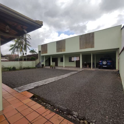Imagem Casa Averbada à venda em Joinville, bairro Saguaçú