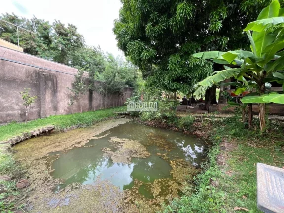 Imagem Casa com piscina e varanda no bairro Boa Vista, Uberaba