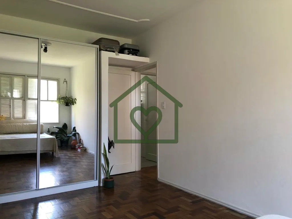Imagem Descubra o seu novo lar no Edifício Becarma, um encantador apartamento localizado na Rua Vasco da G...