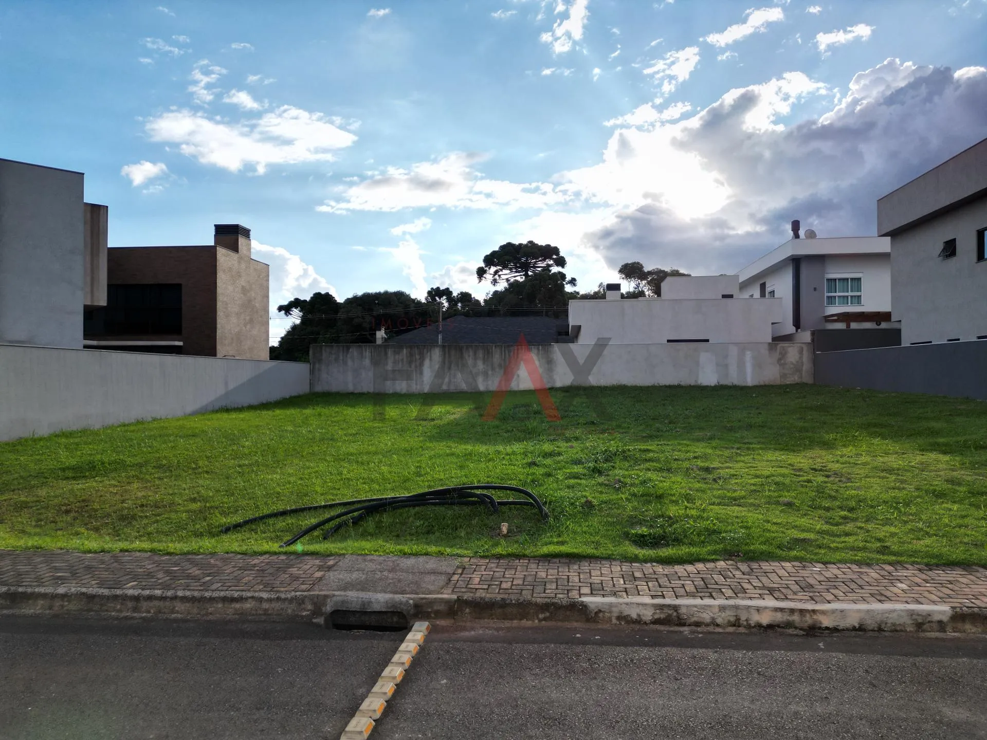 Foto do imóvel Terreno à venda no Villaggio Firenze com 300m em Guarapuava PR