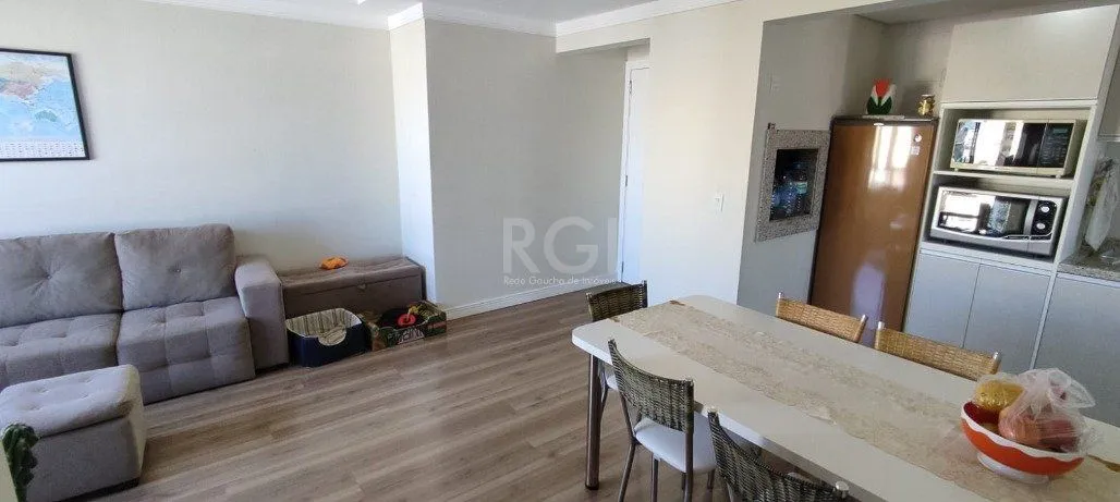 Imagem Excelente, amplo e ensolarado apartamento 3 dormitórios sendo 1 suíte, com living 2 ambientes, banheiro social, semimobiliado e com 2 vagas de garagem.