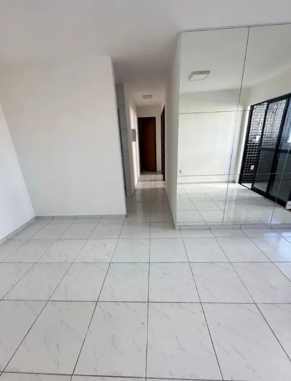 Imagem Apartamento em Tambauzinho com 2 quartos, varanda e lazer na cobertura, ideal para morar ou investir perto das praias de João Pessoa.
