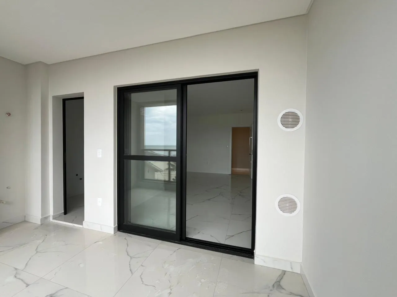 Imagem Apartamento com vista para o mar à venda com 84m2 por R$ 3.000.000,00