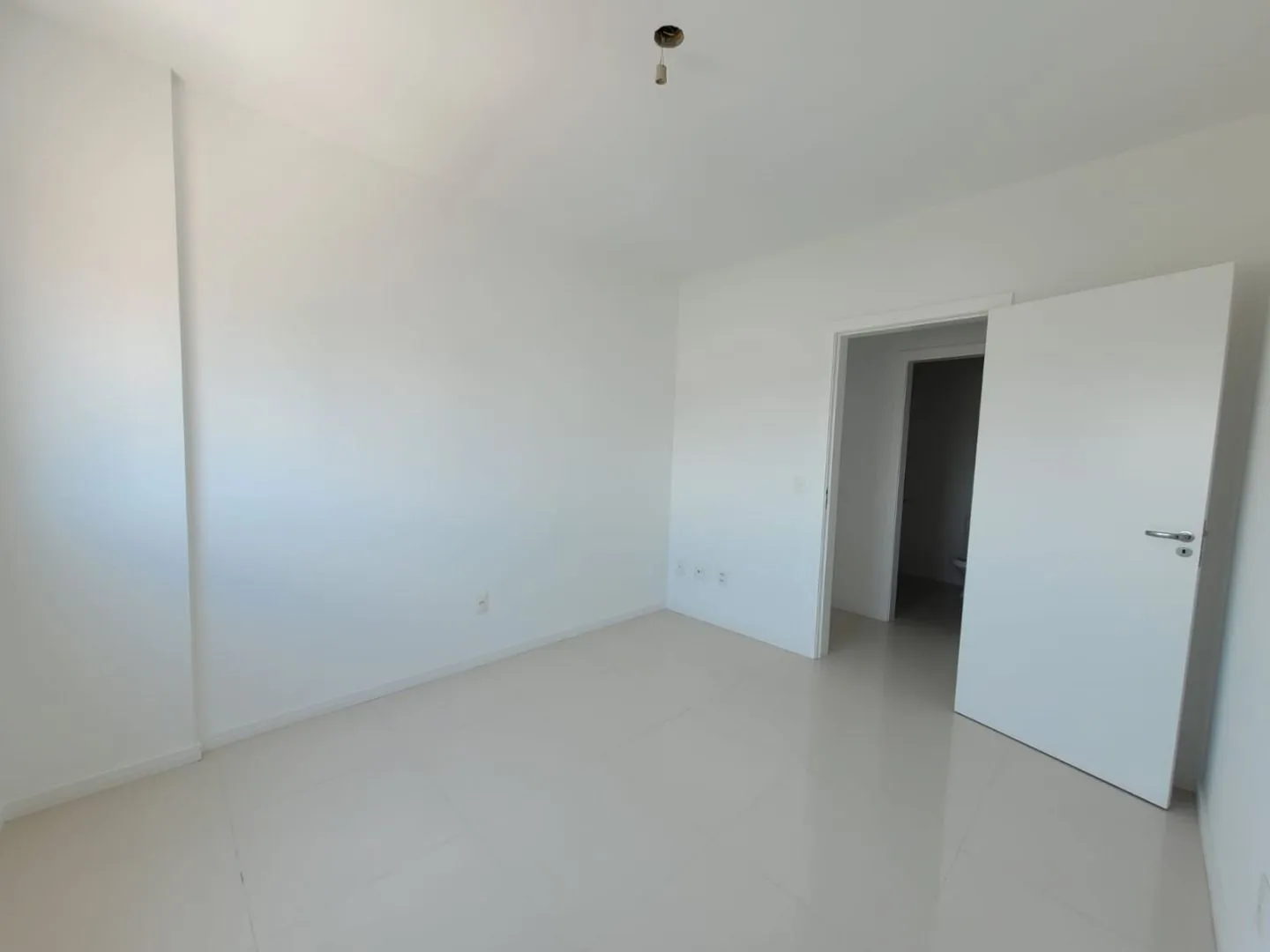 Imagem Apartamento Garden com Hidromassagem | 3 Dormitórios | 2 Vagas + Hobby Box | Estreito - Florianópolis