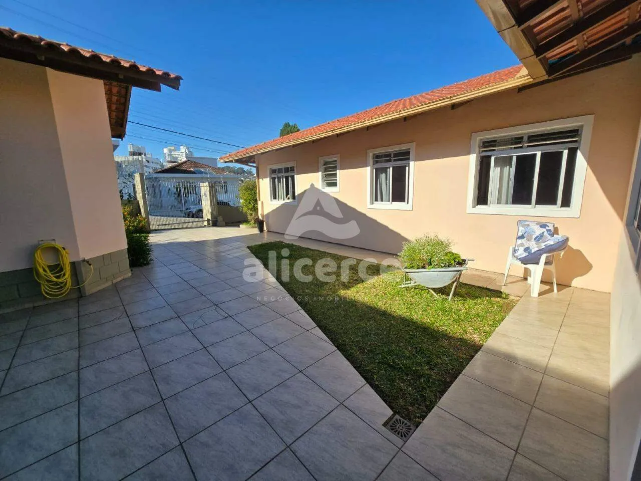 Imagem Se você busca espaço, conforto e ótima localização, essa casa é perfeita para você!