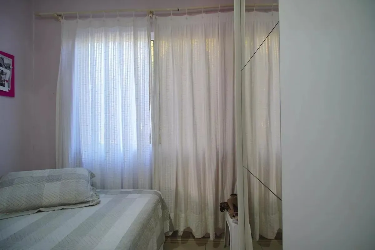 Imagem Casa Térrea com 5 dormitórios, Amplo Terreno de 300m² - Bairro Santa Rosa