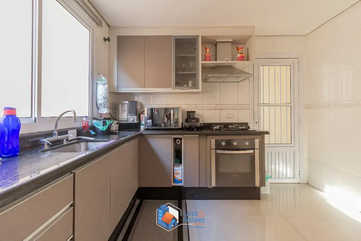 Imagem Sobrado para venda em Vila Mangalot com 4 quartos, sendo 2 suítes, 414m²
