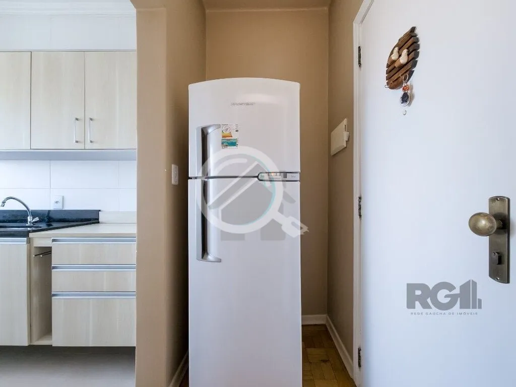 Imagem Descubra o charme de viver em Moinhos de Vento, Porto Alegre! Este apartamento moderno, localizado n...