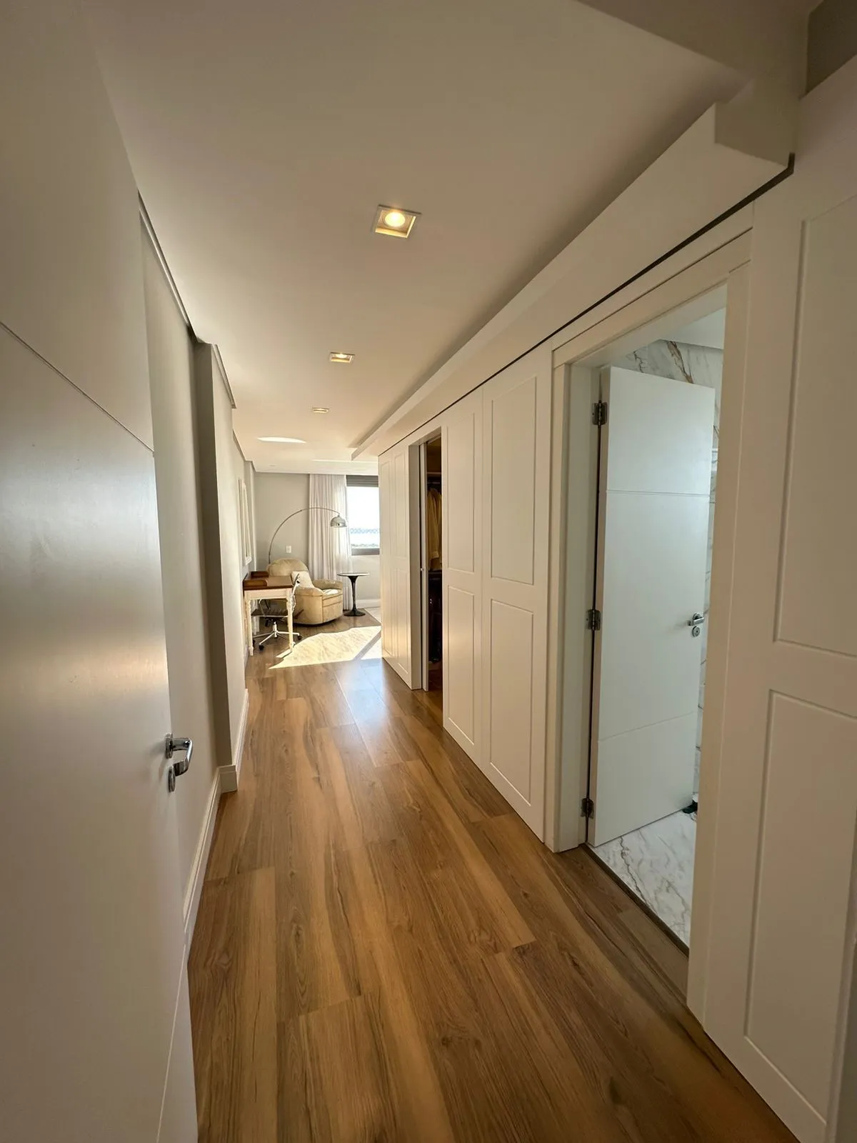 Imagem Lindo Apartamento 3 Suítes, 5 banh, 3 vagas, Vista Guaiba, Tristeza, Porto Alegre, RS