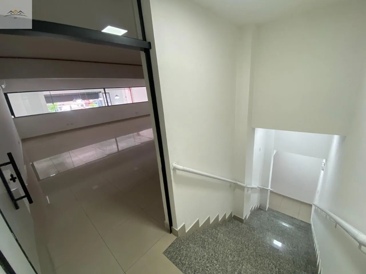 Imagem Galpão Comercial para locação em Osasco Vl. Osasco 300m² + 50m² de Mezanino