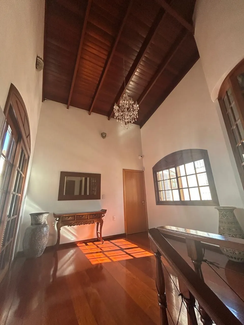 Imagem CASA -4 DORM. -com 2 suítes - 3 BOX- 297,18 m² - MENINO DEUS