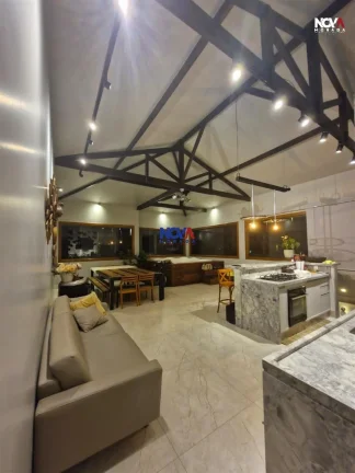 Imagem Conheça esta deslumbrante casa triplex, com 280m de área privativa, localizada no condomínio no R...