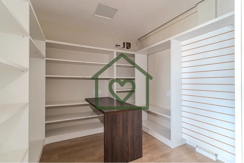 Imagem Oportunidade imperdível para empreender ou investir no valorizado bairro Três Figueiras em Porto A...