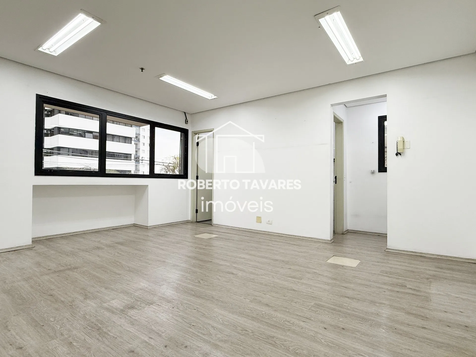 Imagem Prédio monousuário, com 11 andares, 1723m² de área útil, 4032m² de área total, 33 vagas de garagem.