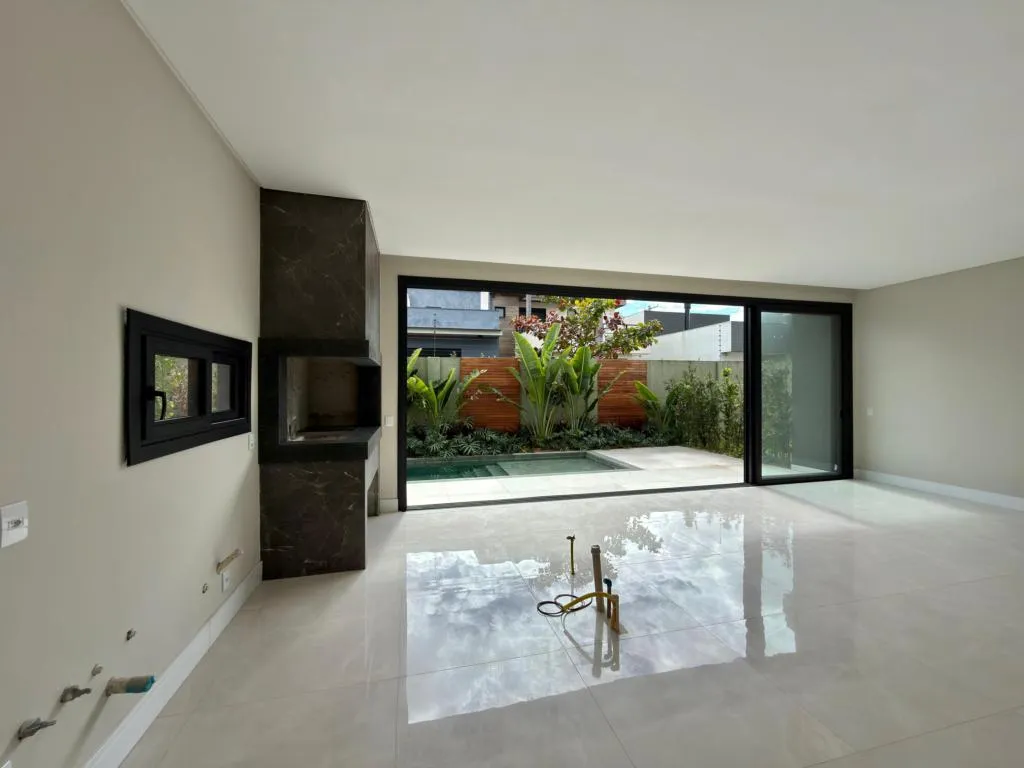 Imagem Casa em Condominio 4 Dormitórios - Bairro --