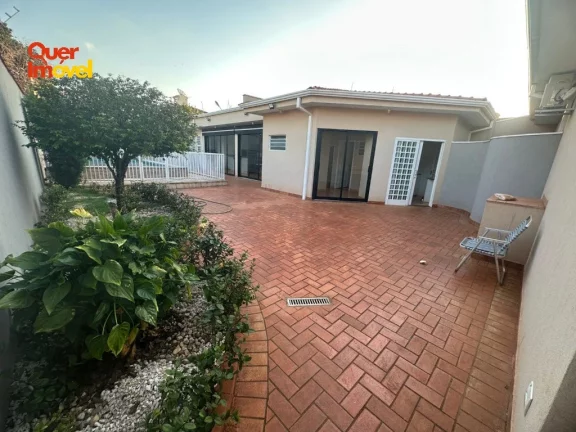 Imagem Oportunidade Imperdível de Casa à Venda no Jardim Antártica, Ribeirão Preto-SP! 5 quartos, 3 suítes, 3 salas, 4 banheiros, 5 vagas de garagem e 324,00 m² de área. Permuta e Financiamento. Quer Imóvel Negócios Imobiliários.
