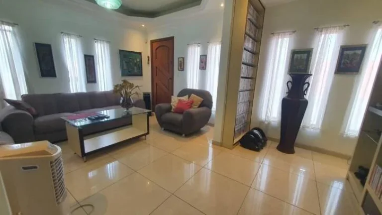 Imagem Casa moderna e versátil com 04 quartos, espaço gourmet e edícula.