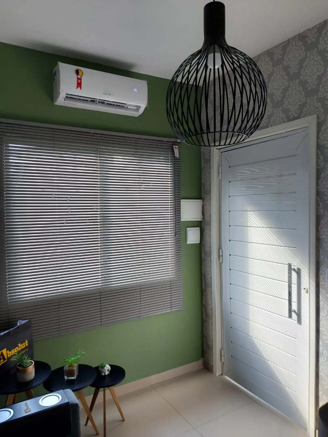 Imagem Casa de porteira fechada, nunca habitada, pronta para você entrar e morar!