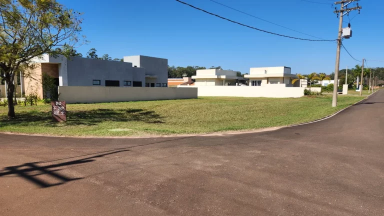 Imagem Terreno no ASFALTO em frente ao Hotel no condomínio Santa Bárbara Resort Residence -