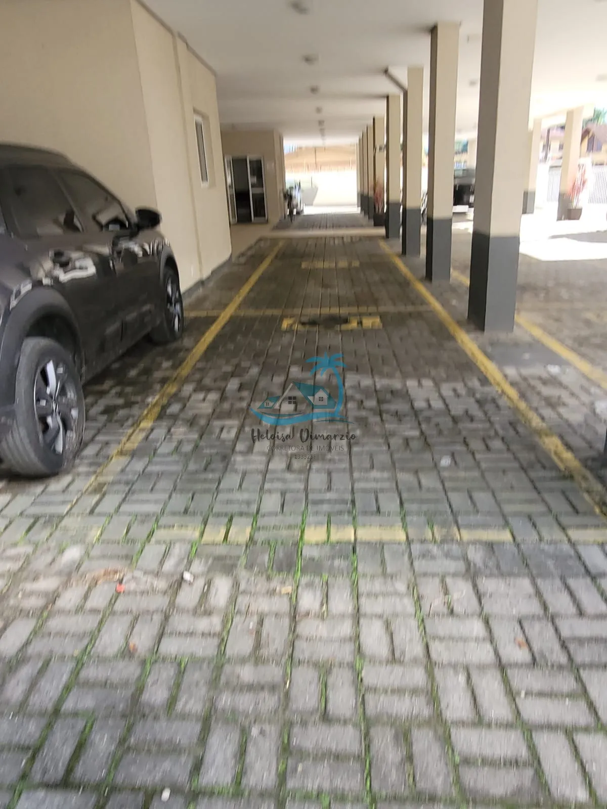 Imagem Maravilhoso apartamento com garagem coberta para 3 carros a poucos metros da orla do Itaguá em Ubatuba.