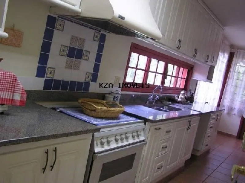 Imagem Imponente mansão de alto padrão em condomínio exclusivo de Valinhos-SP: 4 quartos, 2 suítes, 5 banheiros, 3 vagas, 450m².