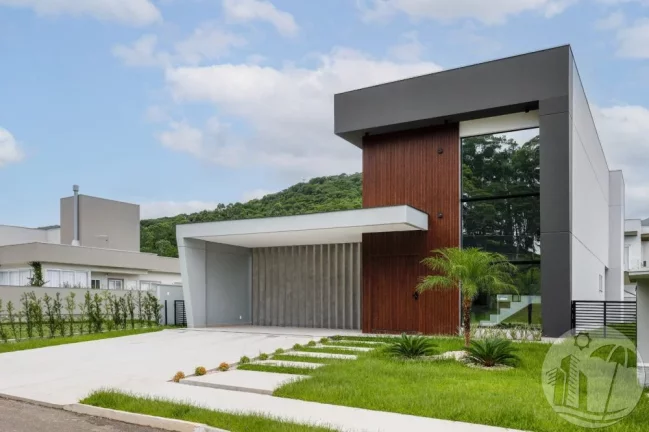 Imagem Linda casa no CALEDÔNIA em Camboriú com 1 Suíte Master + 3