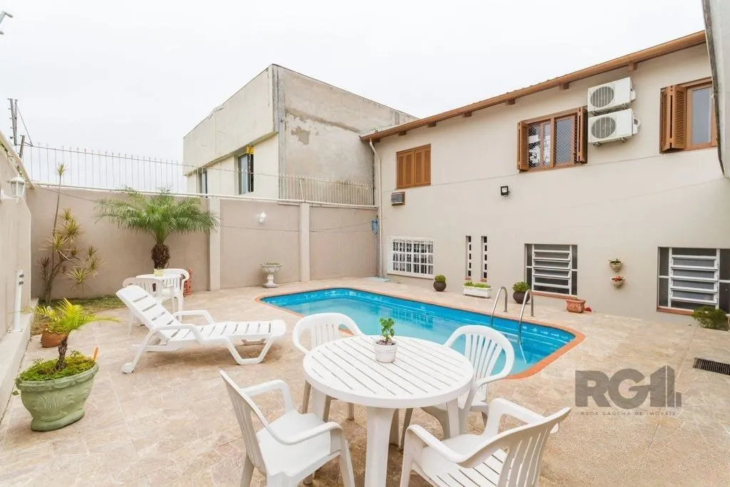Imagem Casa 4 dormitórios no bairro Espírito Santo