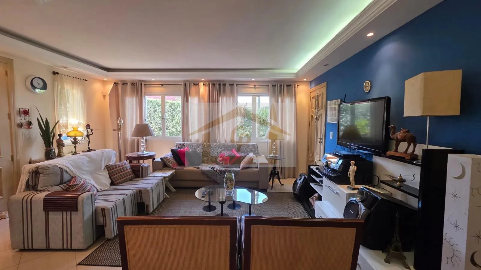 Imagem CASA TÉRREA EM CONDOMÍNIO FECHADO!!! 3 Suítes, 6 vagas *piscina