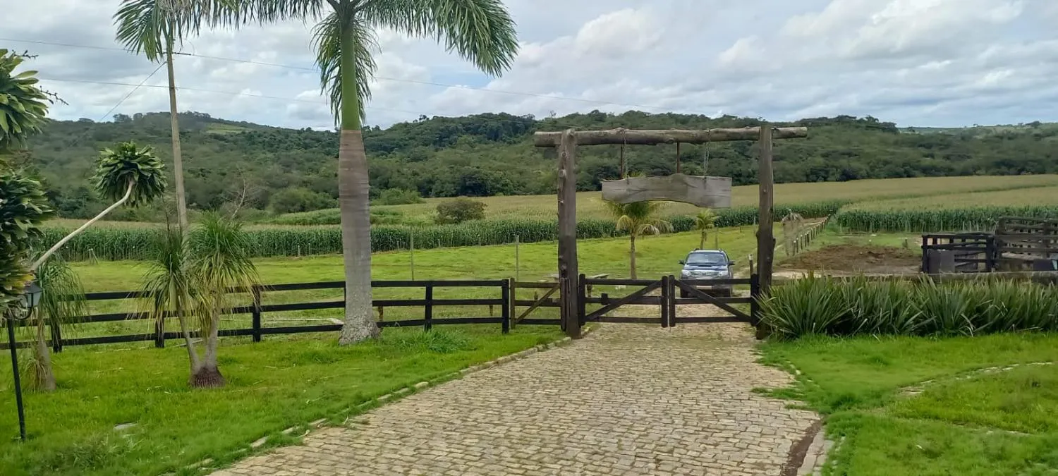 Imagem Vendo uma lindíssima fazenda na cidade de Oliveira/MG com 420 hectares de terra,