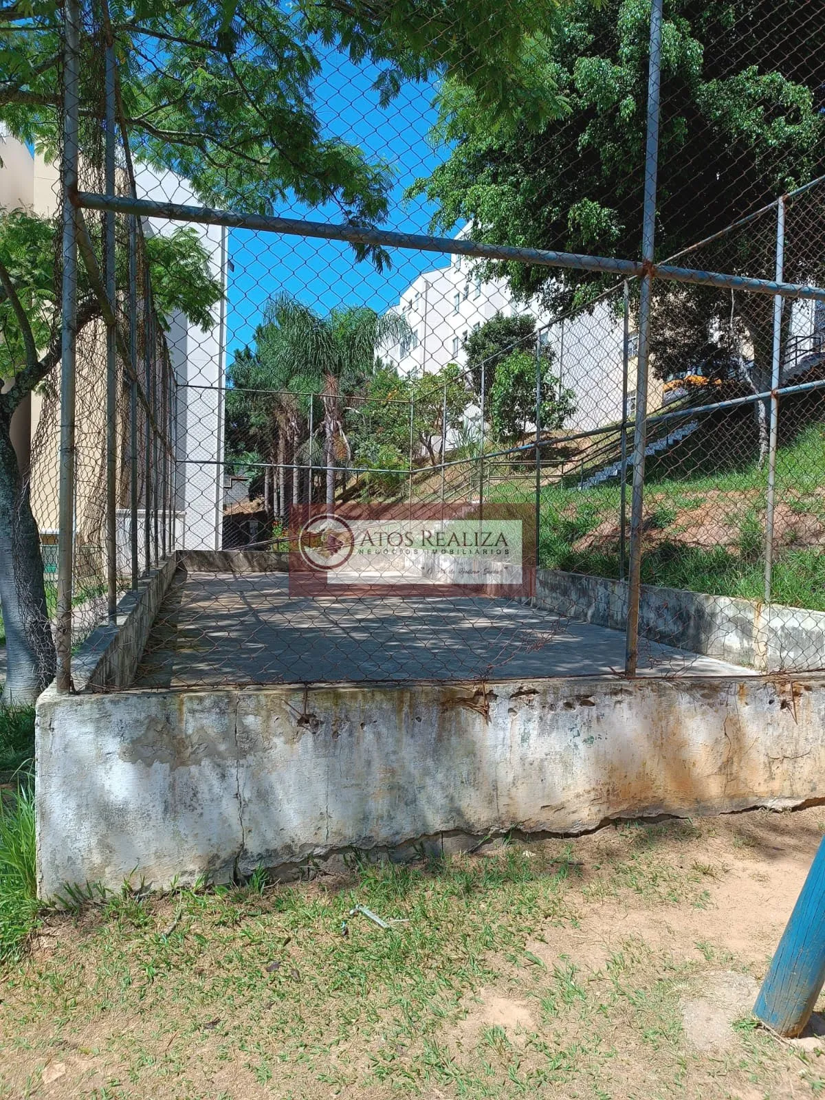 Imagem Vendo Oportunidade no Guarapiranga. Apartamento de 2 dormitórios, Sala, cozinha,Banheiro, área de serviço, 1 vaga de garagem, por R$. 150.000, aceita carro e moto como parte de pagamento, próximo ao parque Guarapiranga. Oportunidade.