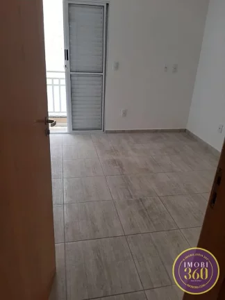 Imagem Casa em Condomínio Fechado com 02 Suítes com 02 vagas de garagem na Vila RéRé