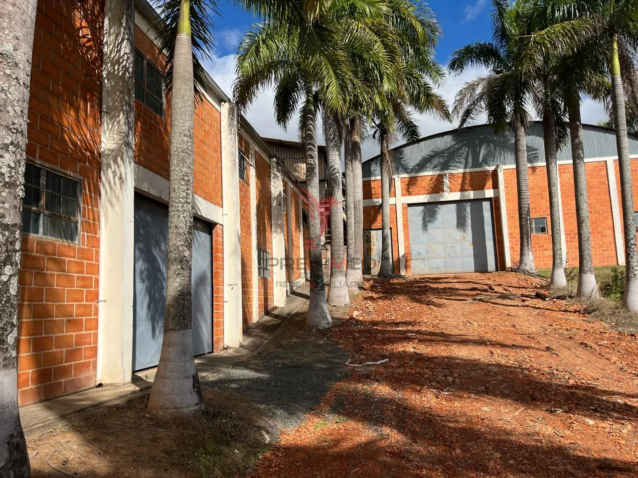 Imagem Área Industrial a venda em Itu/SP com cinco Galpões Industriais