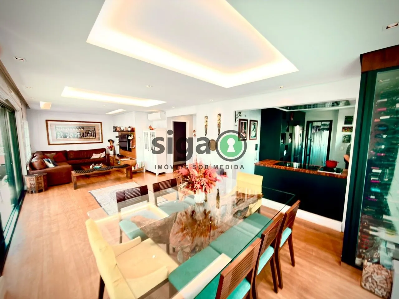 Imagem Apartamento Reformado de 171m² com 3 Suítes e Adega Climatizada.