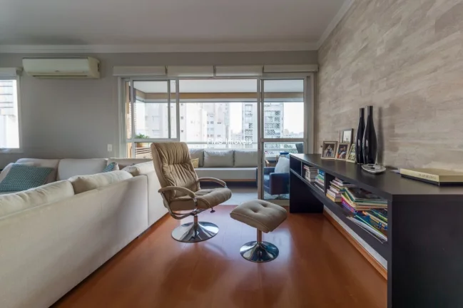Imagem Apartamento à venda na Vila Olímpia com 3 suítes, 2 salas, 4 banheiros, 3 vagas, 137m².