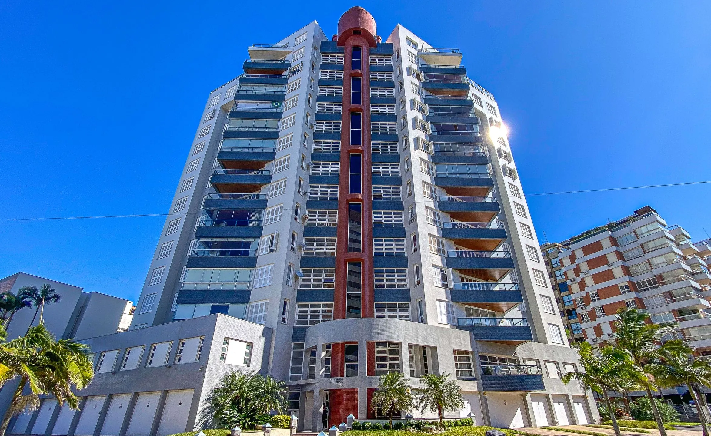 Imagem Apartamento à venda em Torres, Predial, com 4 quartos, 180m2